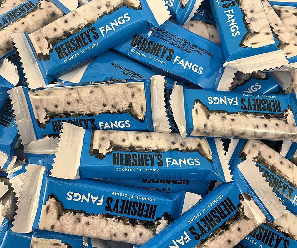 Hershey's Cookies 'n' Creme Fangs